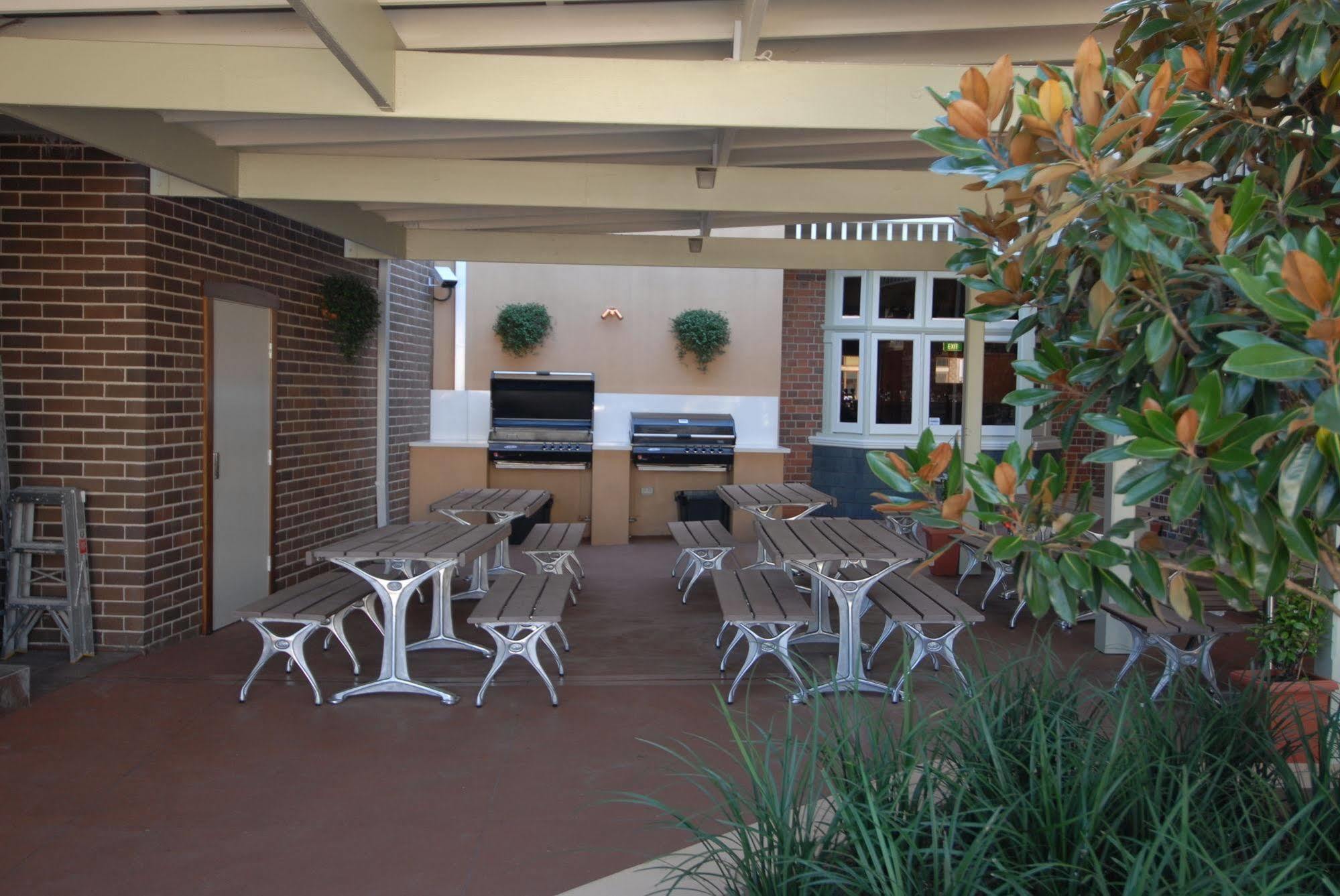 Captain Cook Hotel Botany Mascot Exterior photo